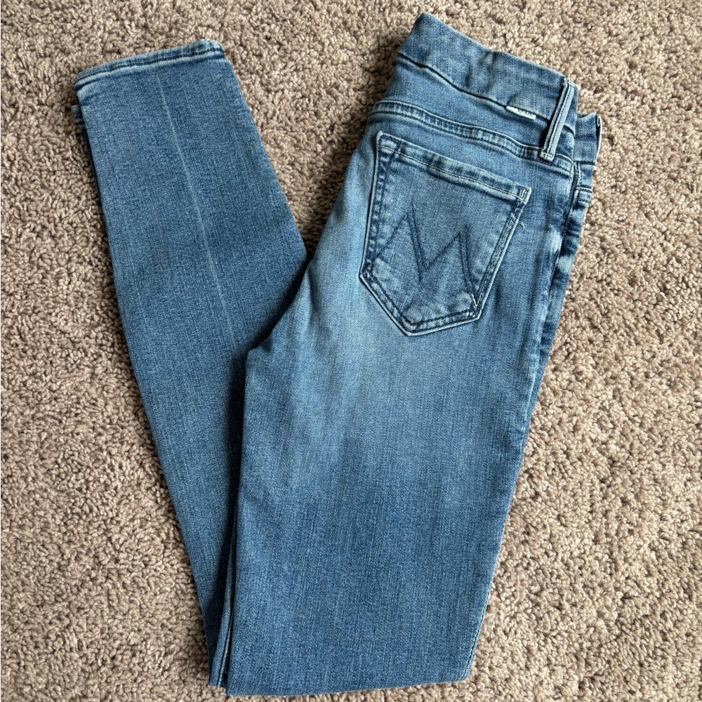 ✨ MOTHER “The Looker Ankle” Jeans ✨
Size: 24
Excellent used condition!